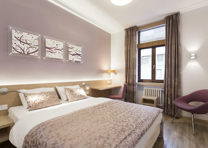 Hotel Carol