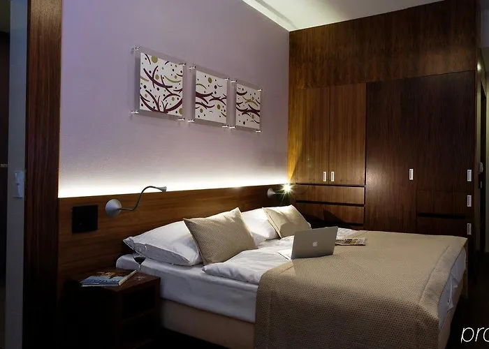 Hotel Carol