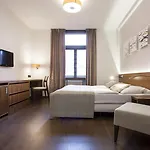 Hotel Carol